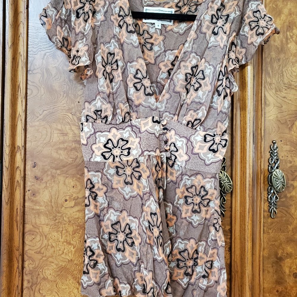 Stunning silk blouse, Size small, Annelore designer, beige,coral,black